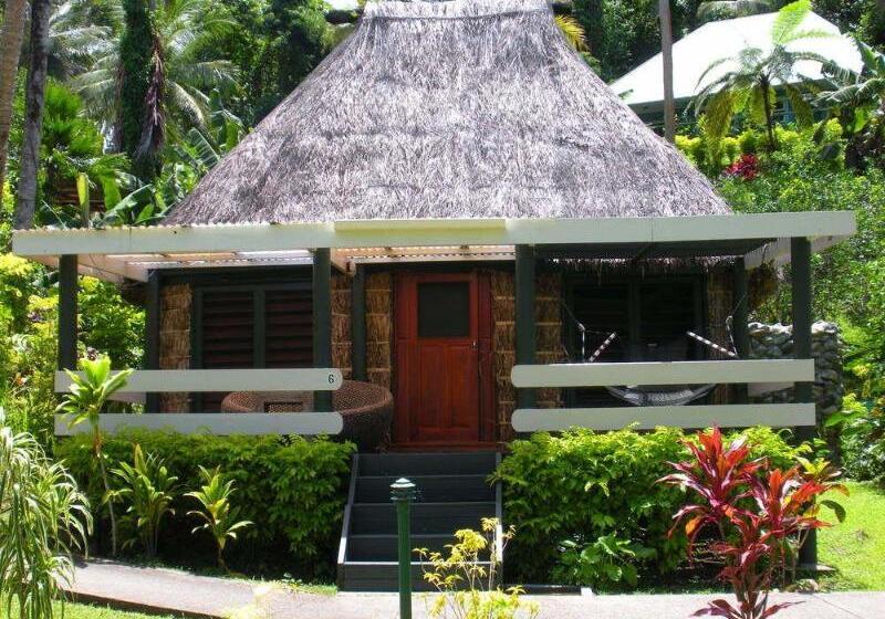 Отель Crusoe's Retreat