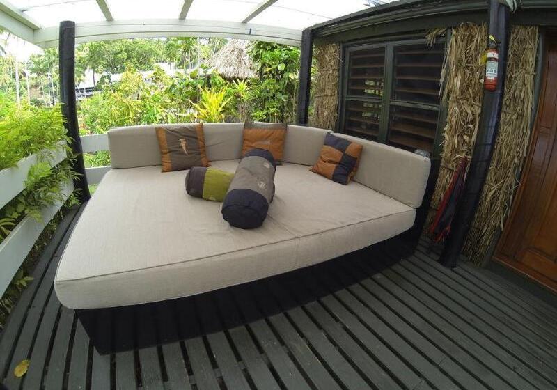 Отель Crusoe's Retreat