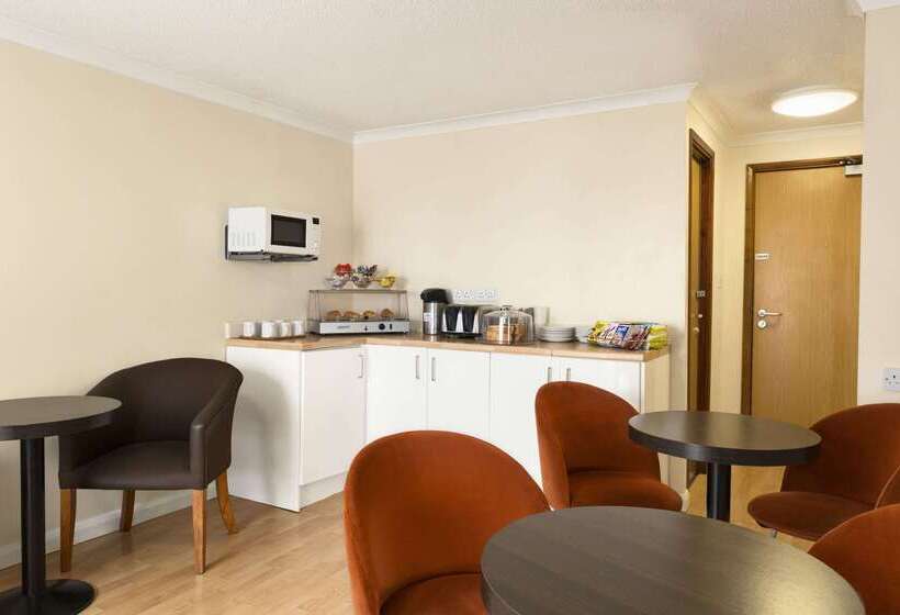 בית מלון כפרי Days Inn Leicester Forest East M1