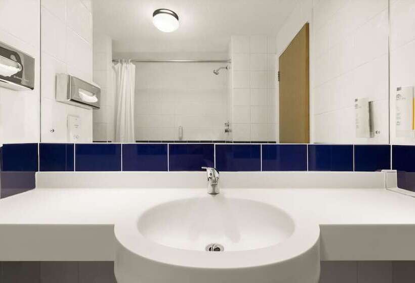 هتل Days Inn Leicester Forest East M1