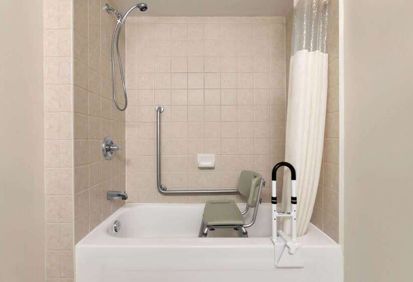هتل Days Inn By Wyndham Ottawa Airport