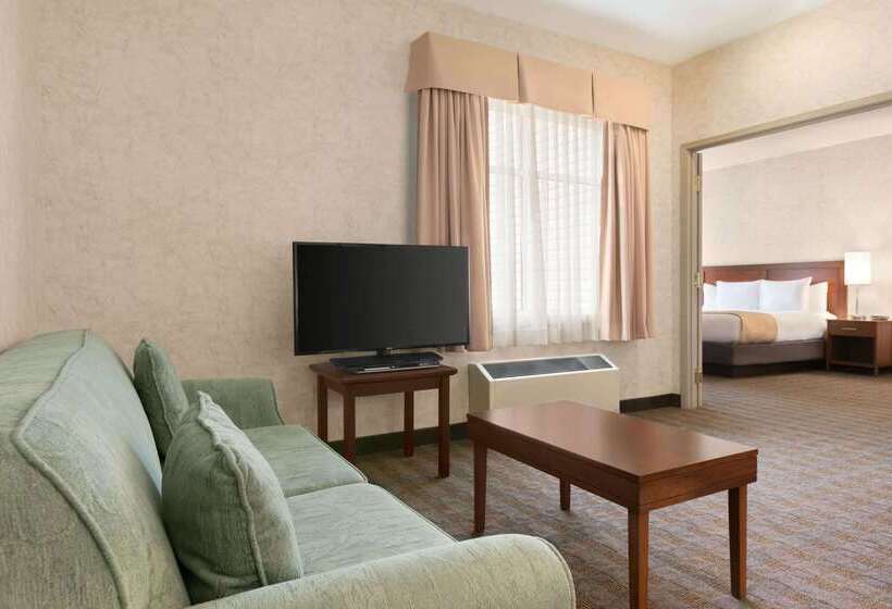 هتل Days Inn By Wyndham Ottawa Airport