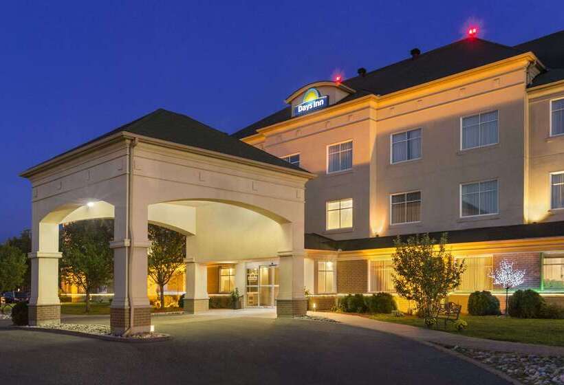 هتل Days Inn By Wyndham Ottawa Airport