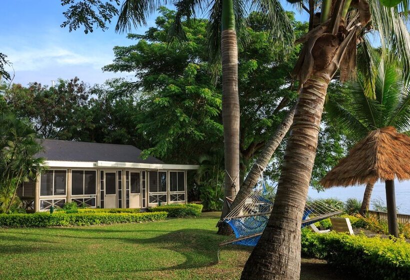 هتل First Landing Beach Resort & Villas