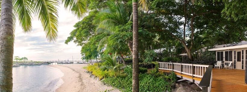 هتل First Landing Beach Resort & Villas