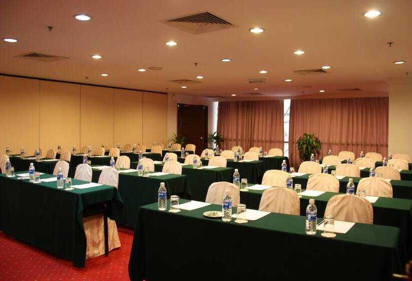 ホテル Grand Continental Kuching