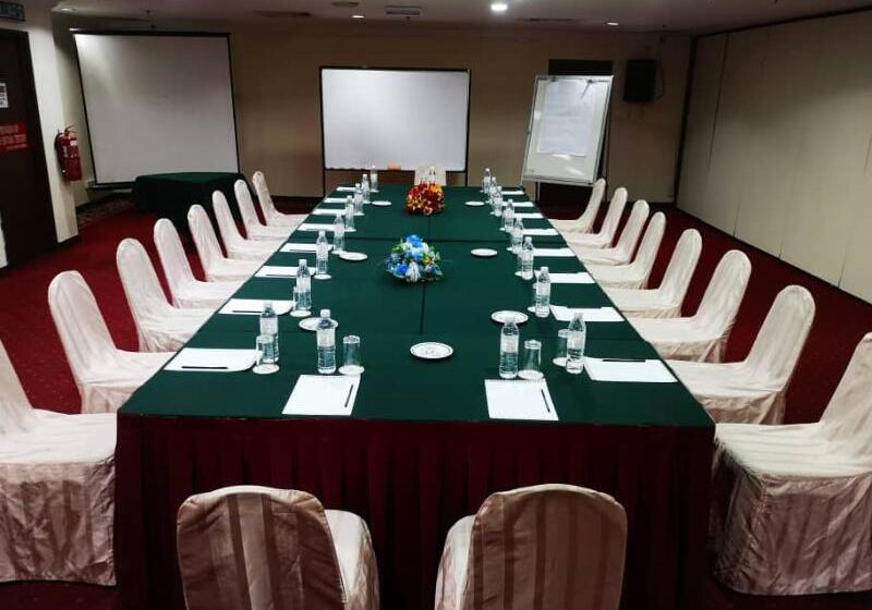 ホテル Grand Continental Kuching