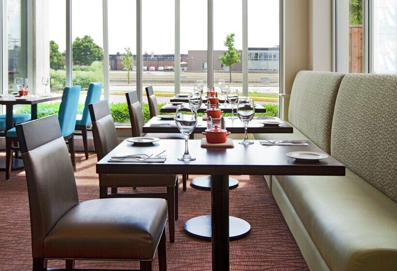 酒店 Hilton Garden Inn Montreal Airport