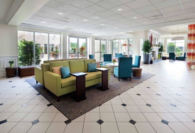 酒店 Hilton Garden Inn Montreal Airport