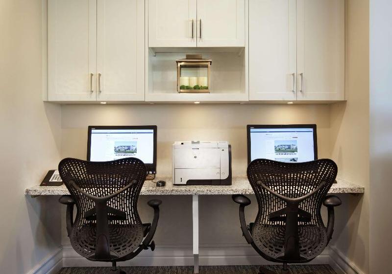 酒店 Hilton Garden Inn Montreal Airport