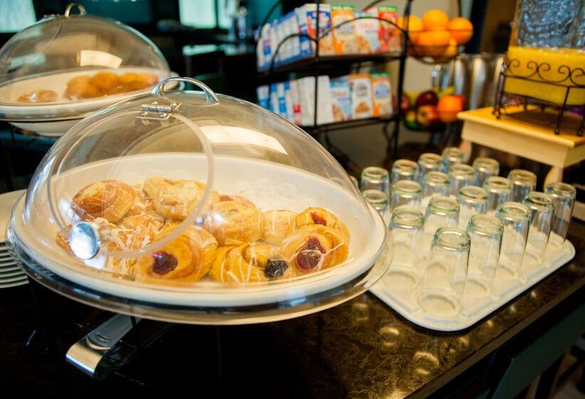 فندق Hilton Garden Inn Rockaway