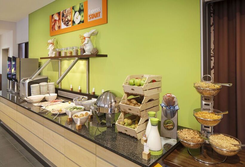 هتل Holiday Inn Express Düsseldorf   City North, An Ihg