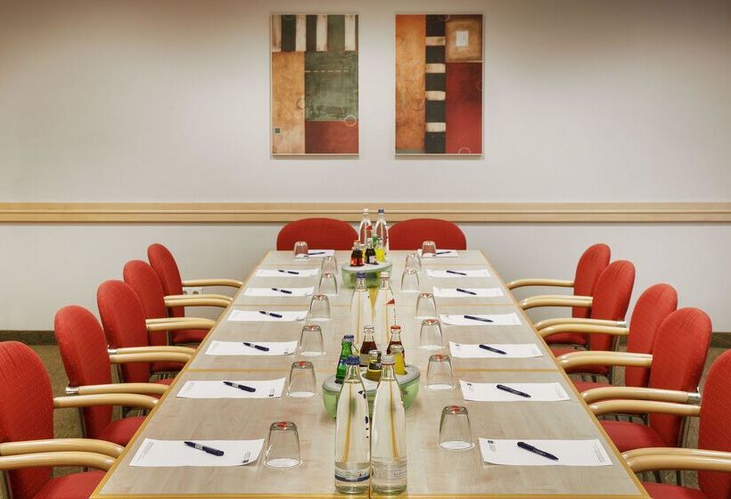 هتل Holiday Inn Express Düsseldorf   City North, An Ihg