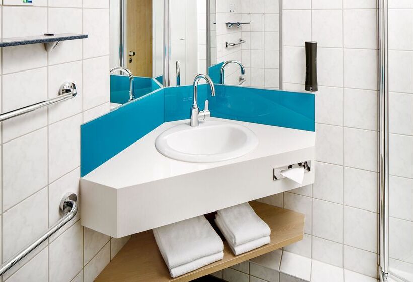 هتل Holiday Inn Express Düsseldorf   City North, An Ihg