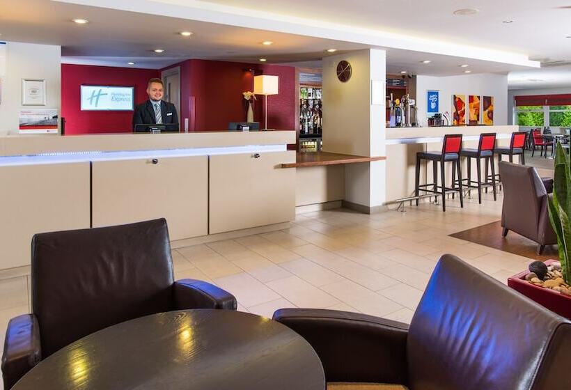 בית מלון כפרי Holiday Inn Express East Midlands Airport, An Ihg