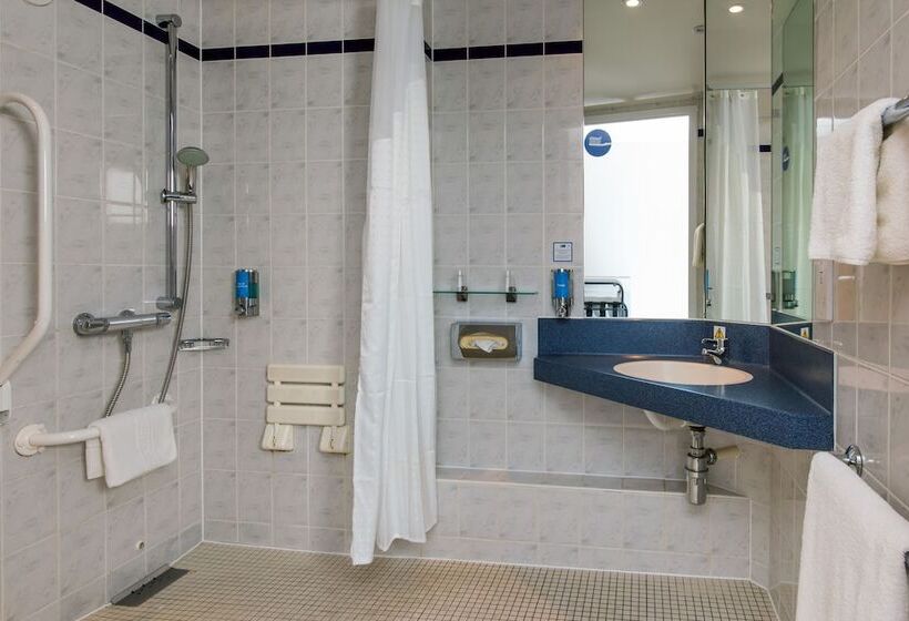 هتل Holiday Inn Express East Midlands Airport, An Ihg