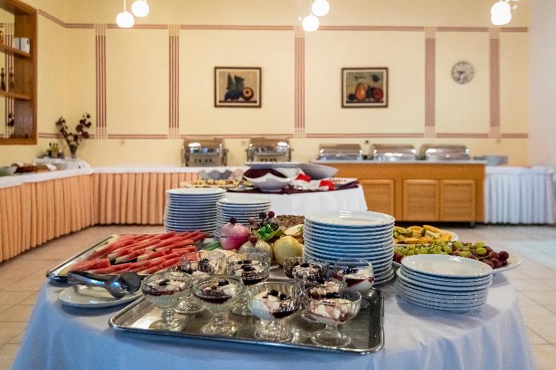 ホテル Kalimera Mare