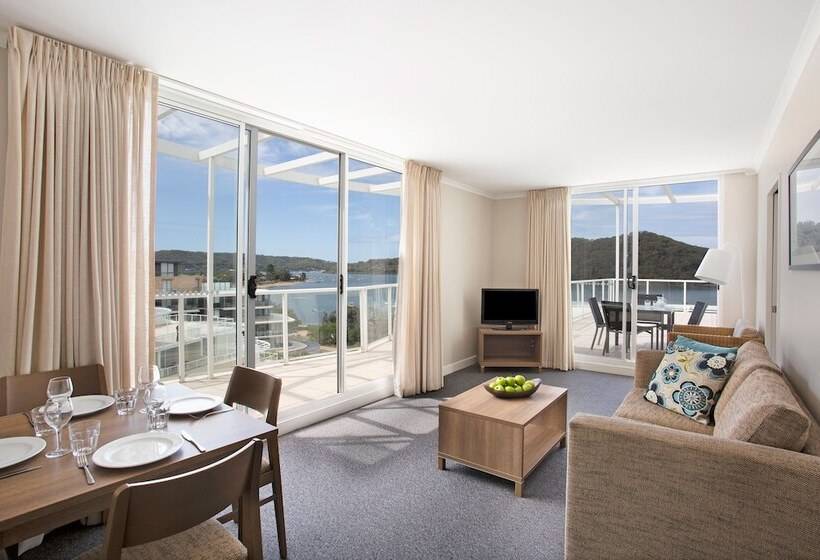 Отель Mantra Ettalong Beach