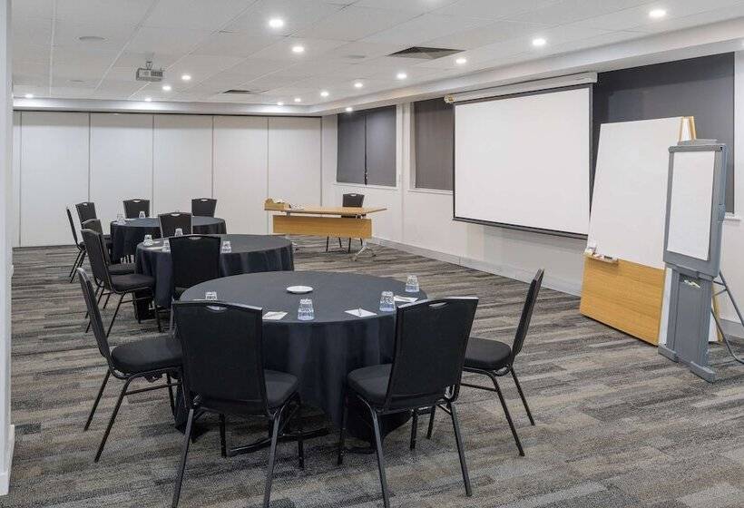 ホテル Oaks Perth