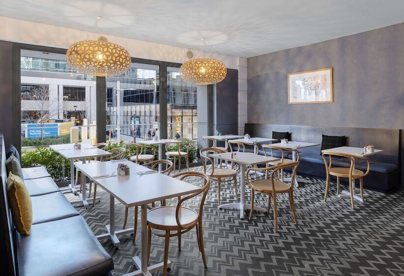 ホテル Oaks Perth