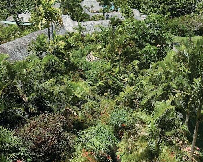 هتل Outrigger Fiji Beach Resort