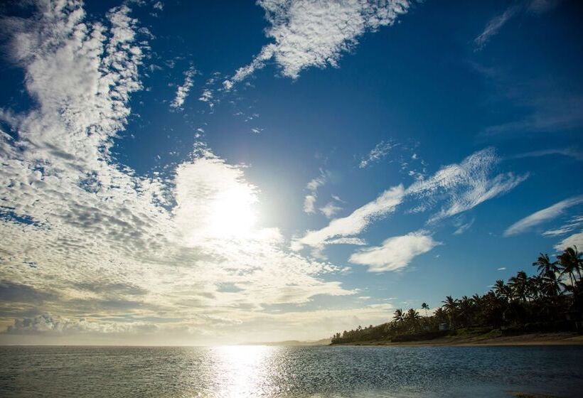هتل Outrigger Fiji Beach Resort