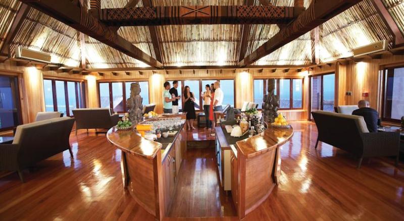 هتل Outrigger Fiji Beach Resort