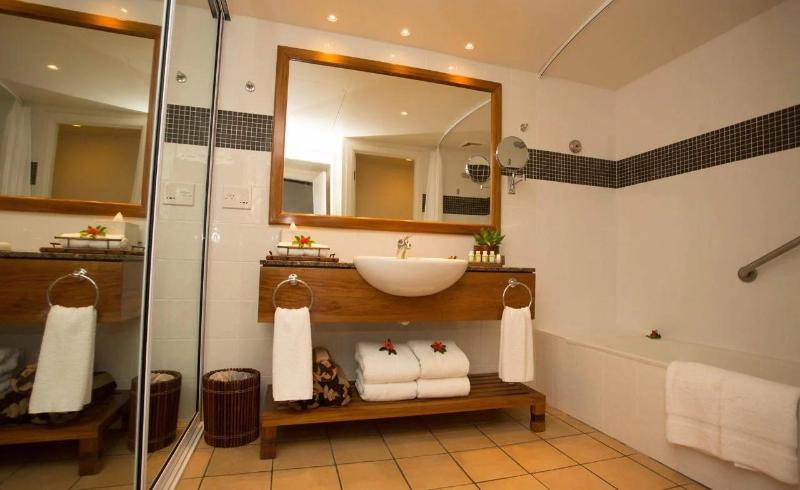 فندق Outrigger Fiji Beach Resort