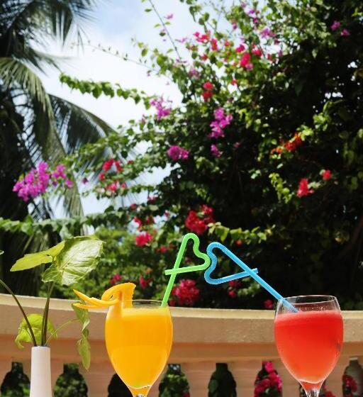 בית מלון כפרי Palm Beach Resort & Spa