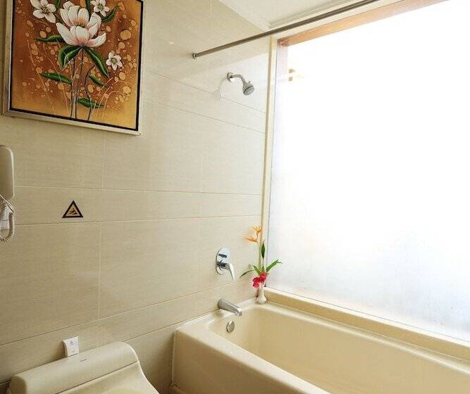 בית מלון כפרי Palm Beach Resort & Spa