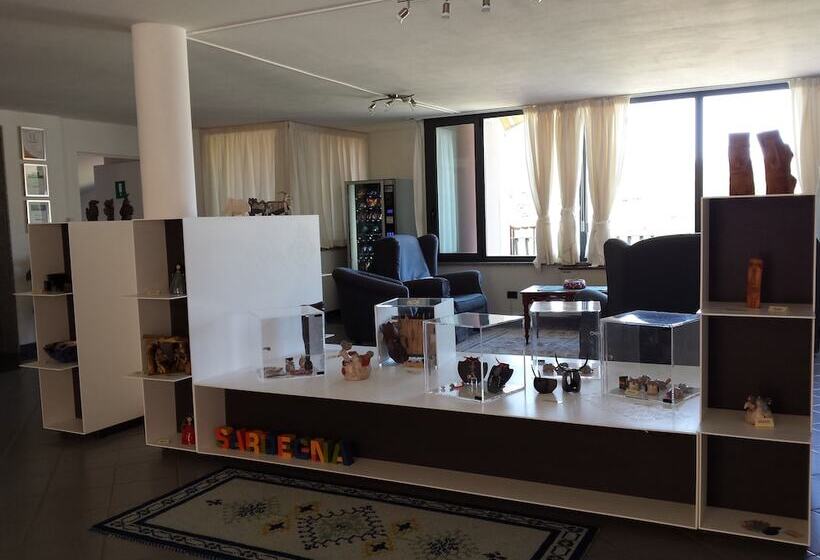 فندق Pausania Inn