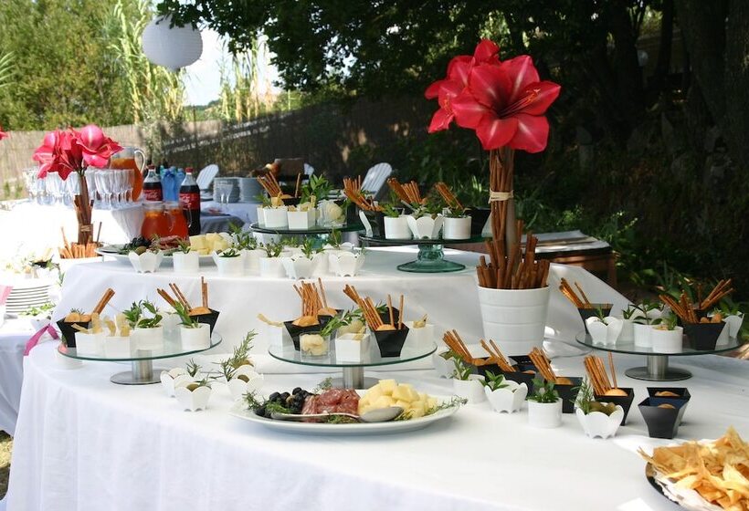 فندق Pausania Inn