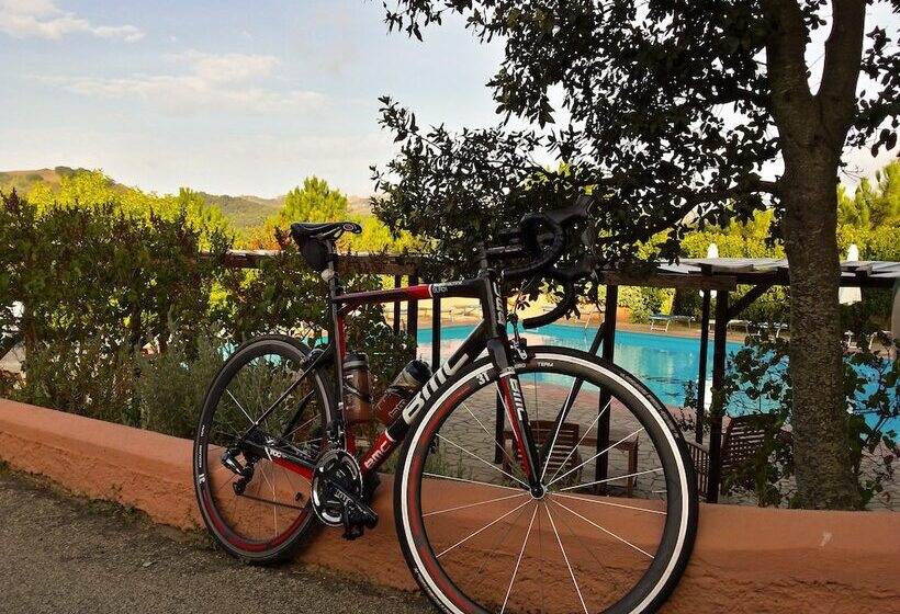 فندق Pausania Inn