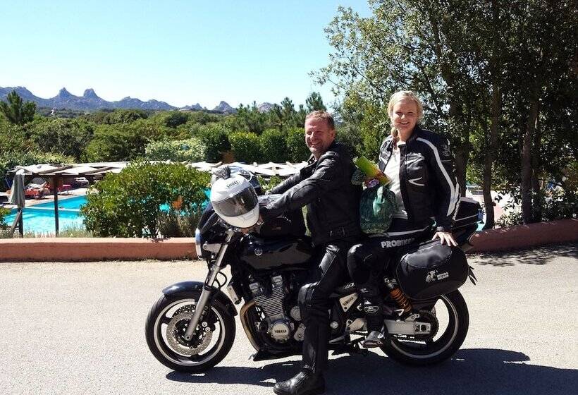 فندق Pausania Inn