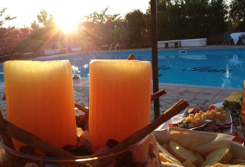 فندق Pausania Inn