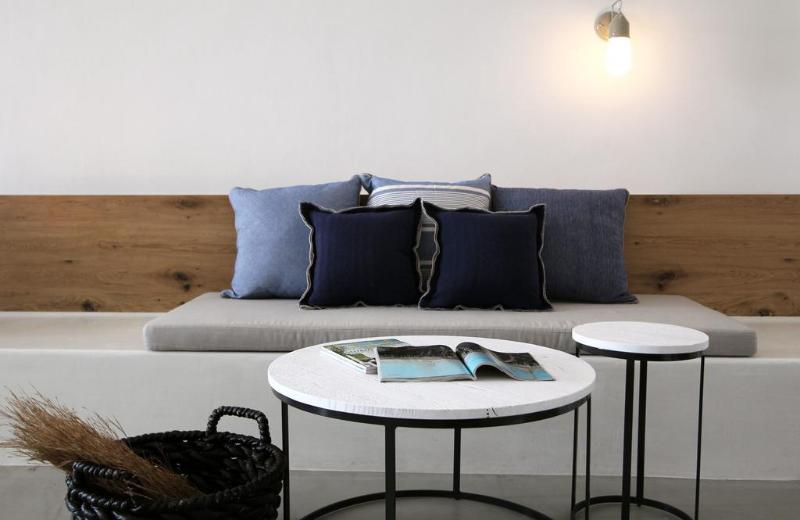 Hôtel Porto Fira Suites