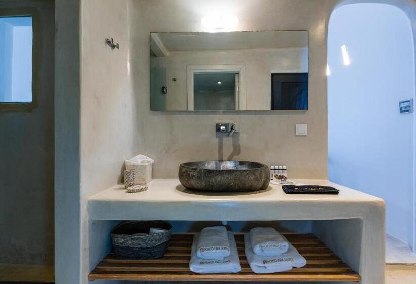 Hôtel Porto Fira Suites