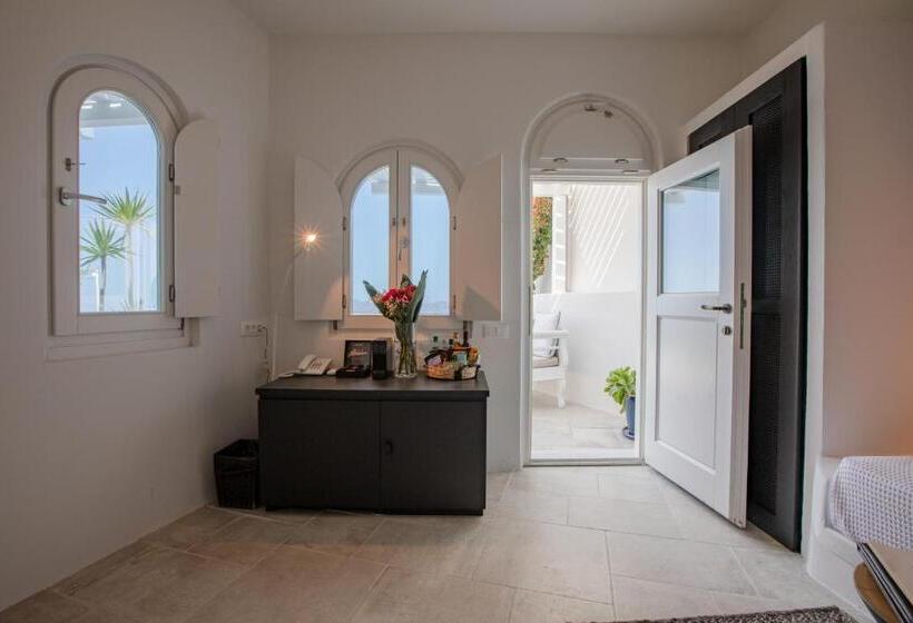 Hôtel Porto Fira Suites