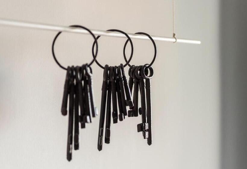 Hôtel Porto Fira Suites