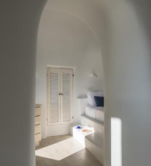Hôtel Porto Fira Suites
