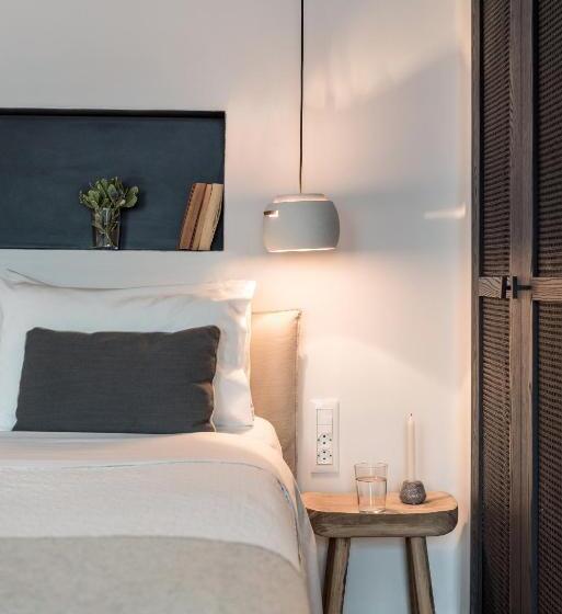 Hôtel Porto Fira Suites