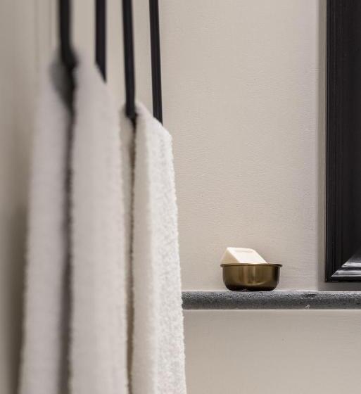 Hôtel Porto Fira Suites