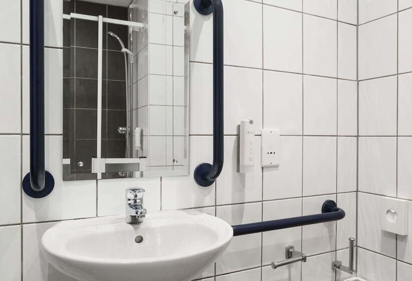 فندق Ramada London Stansted Airport