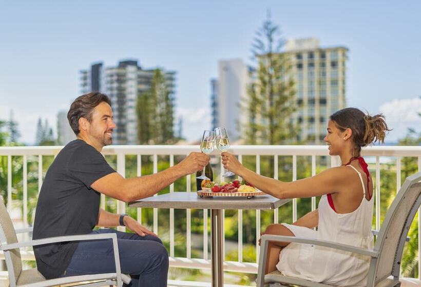 Отель Sovereign On The Gold Coast