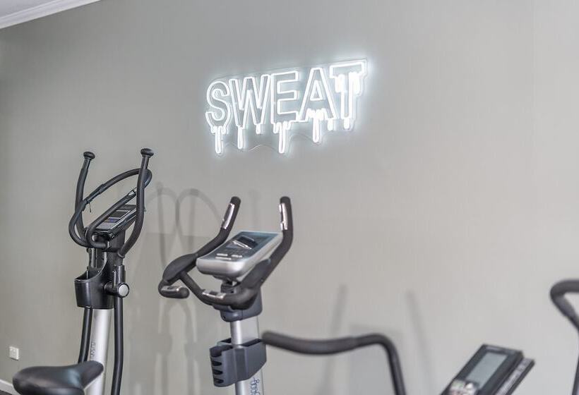 Отель Sovereign On The Gold Coast