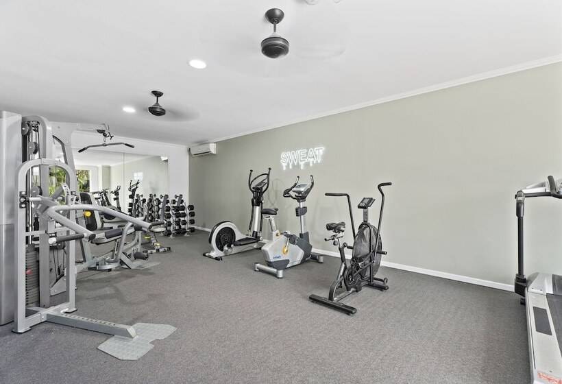 Отель Sovereign On The Gold Coast