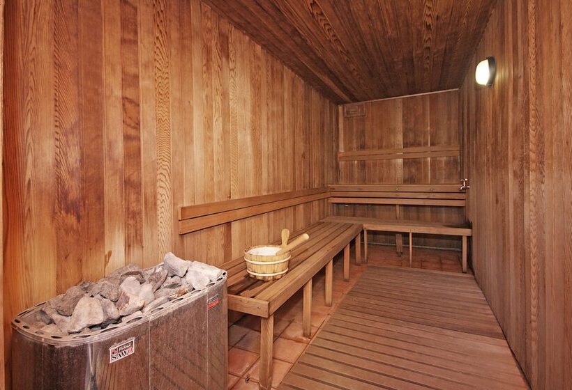 Отель Sovereign On The Gold Coast