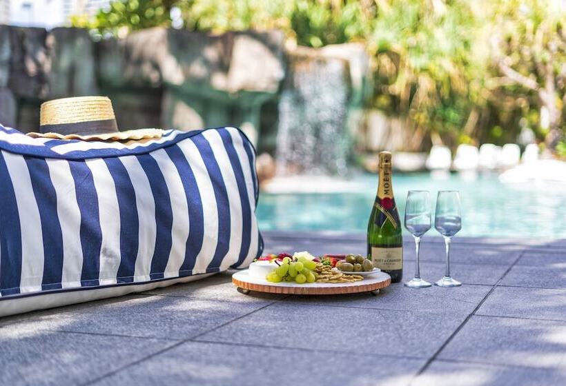 Отель Sovereign On The Gold Coast