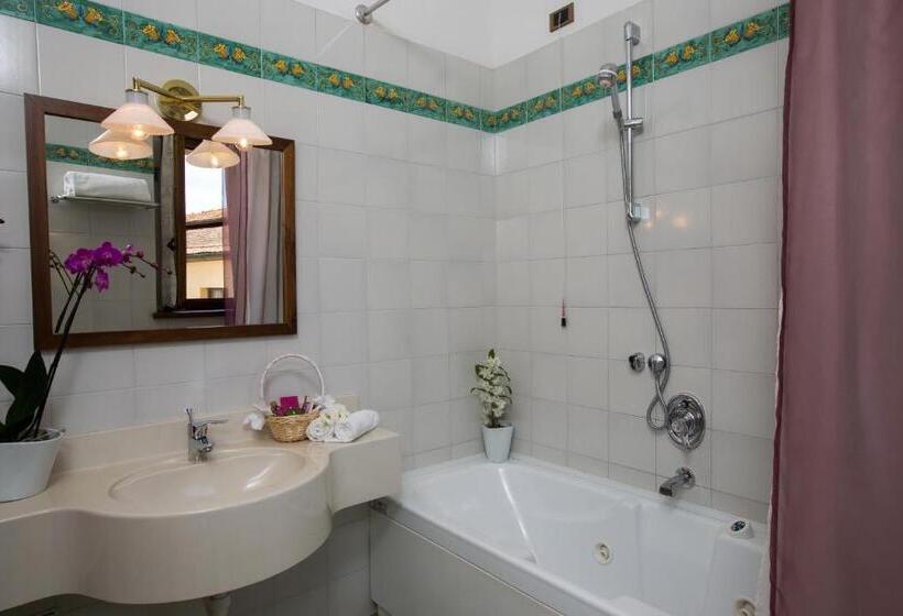 בית מלון כפרי Villa San Lucchese