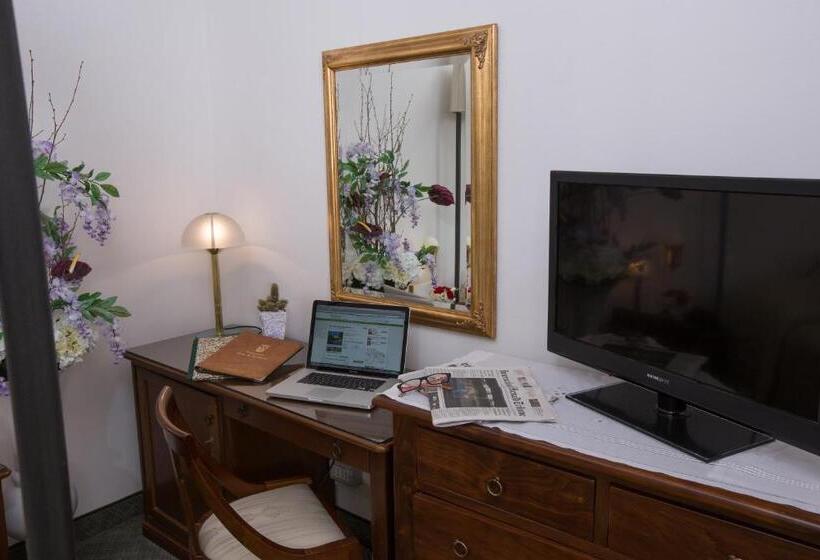 בית מלון כפרי Villa San Lucchese